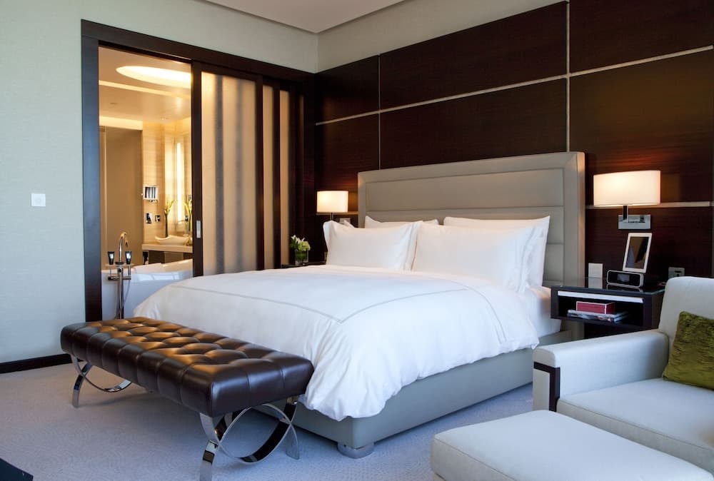 Club King Room
