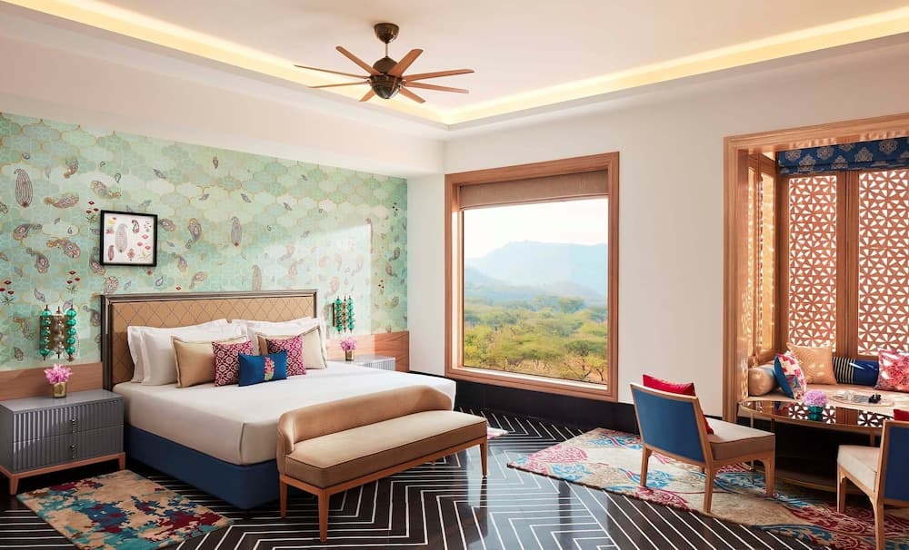 Luxury Room King Bed with Bathtub