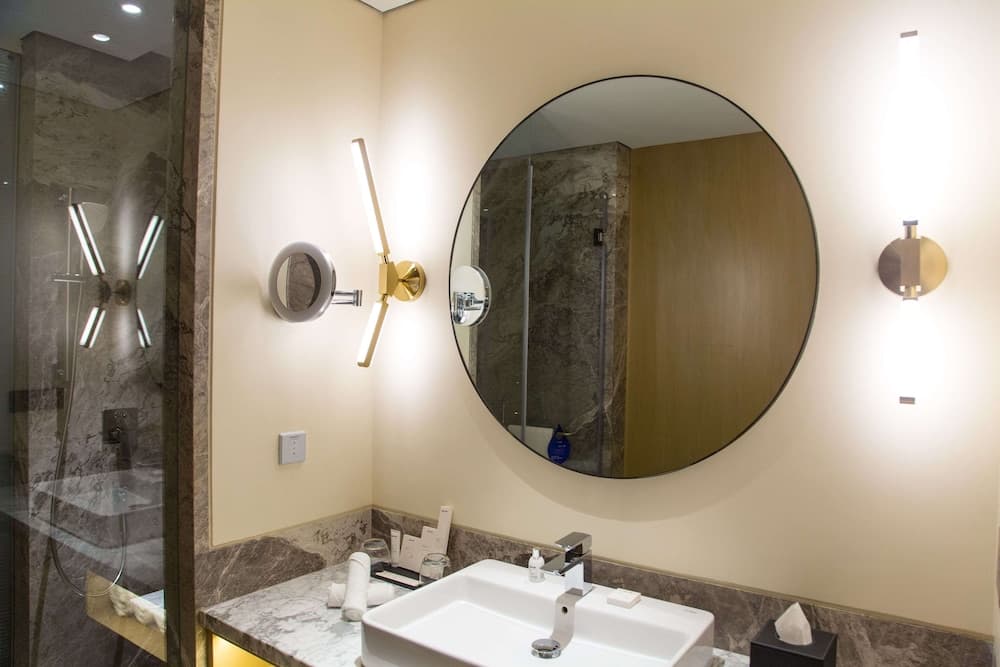 Business King Room
