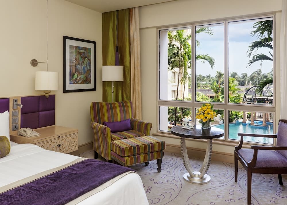 Executive Double Pool View Room
