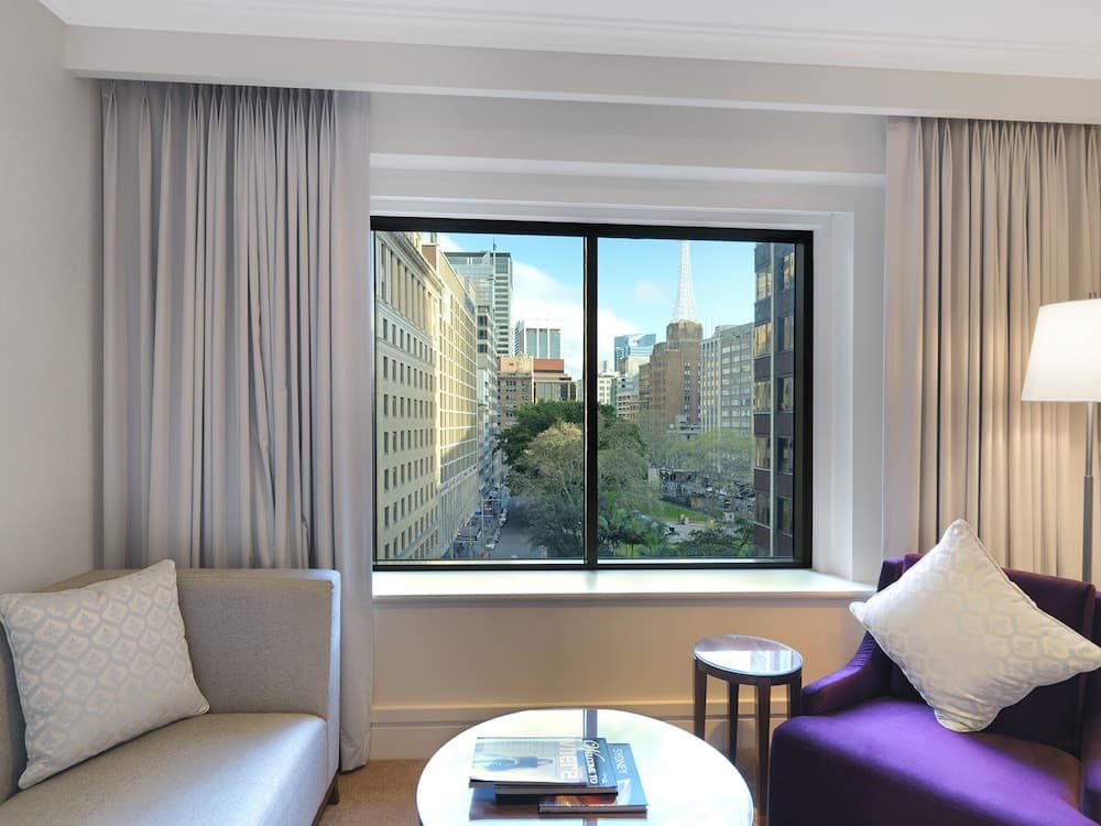 ,1 X Jamison Club Park Suite, Business Lounge Access (High Floor)