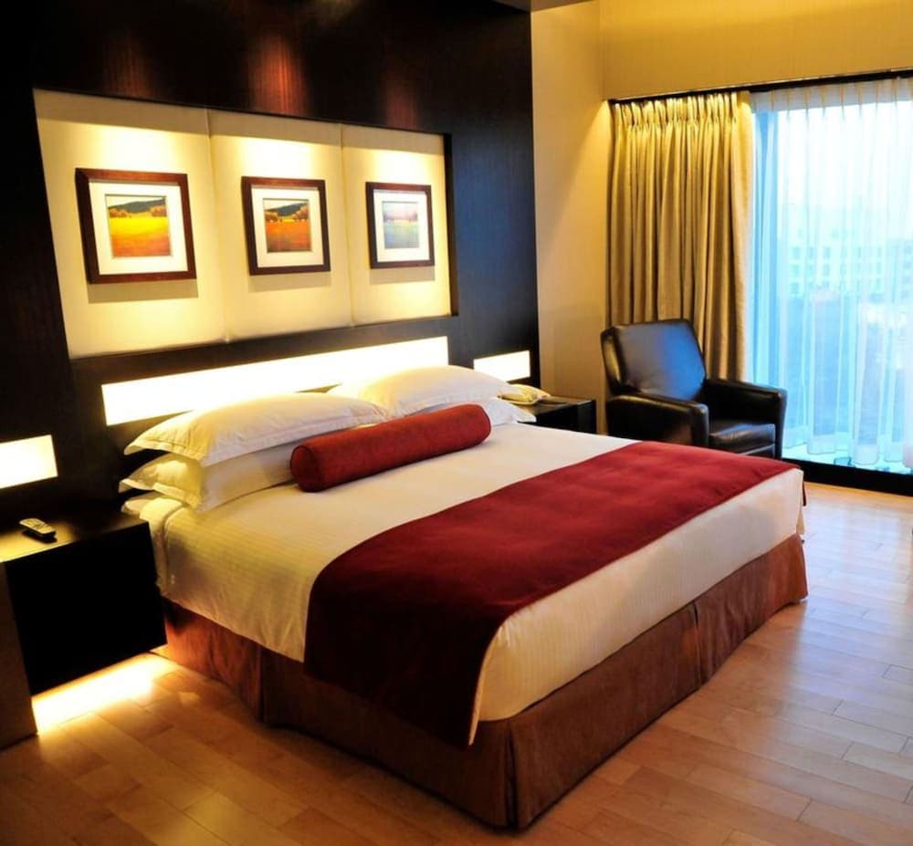 Club King Room