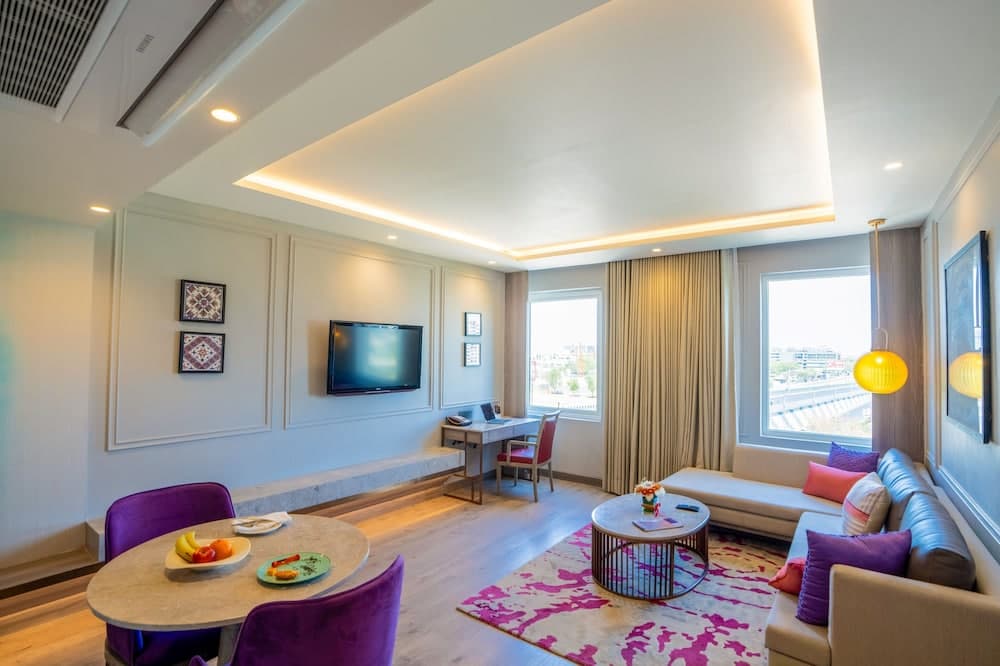 Deluxe Suite