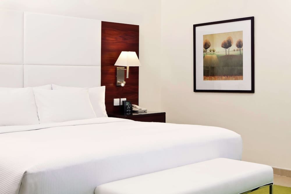 Deluxe King Balcony Room