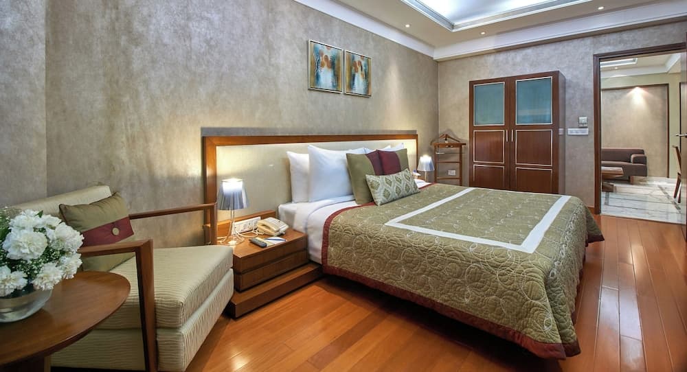 Deluxe Suite with Balcony