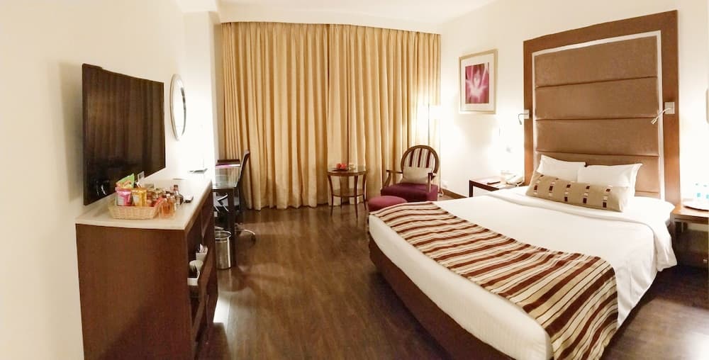 Deluxe Room with Bathtub