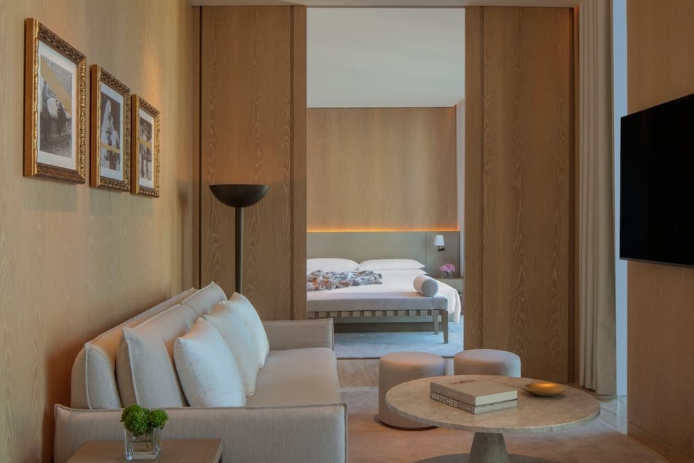 Guest Double Room with Balcony (Full Double Bed)