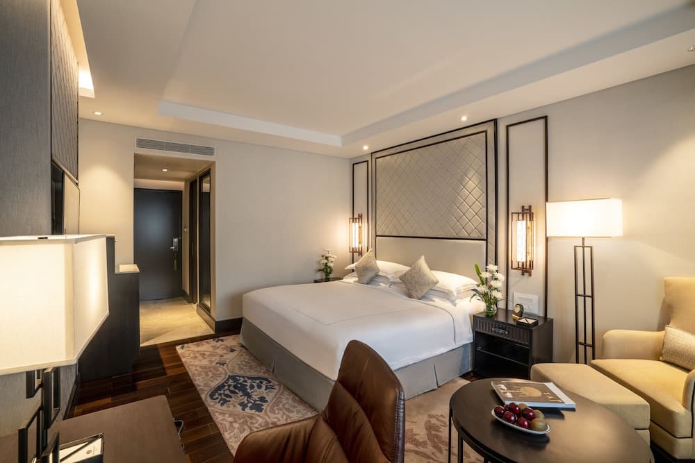 Club King Room