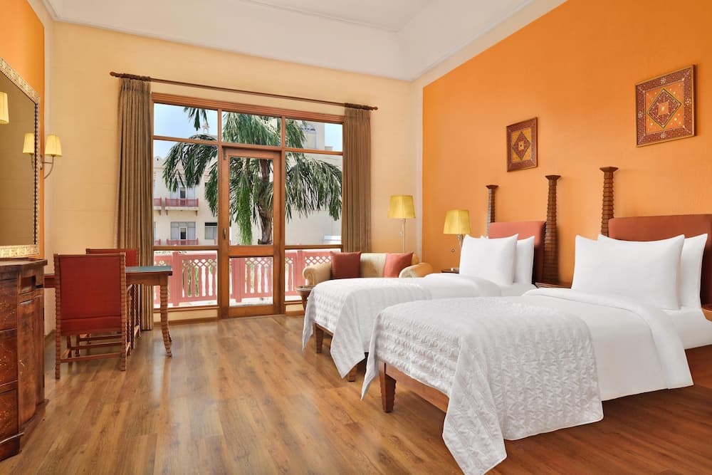 Twin Beds Room