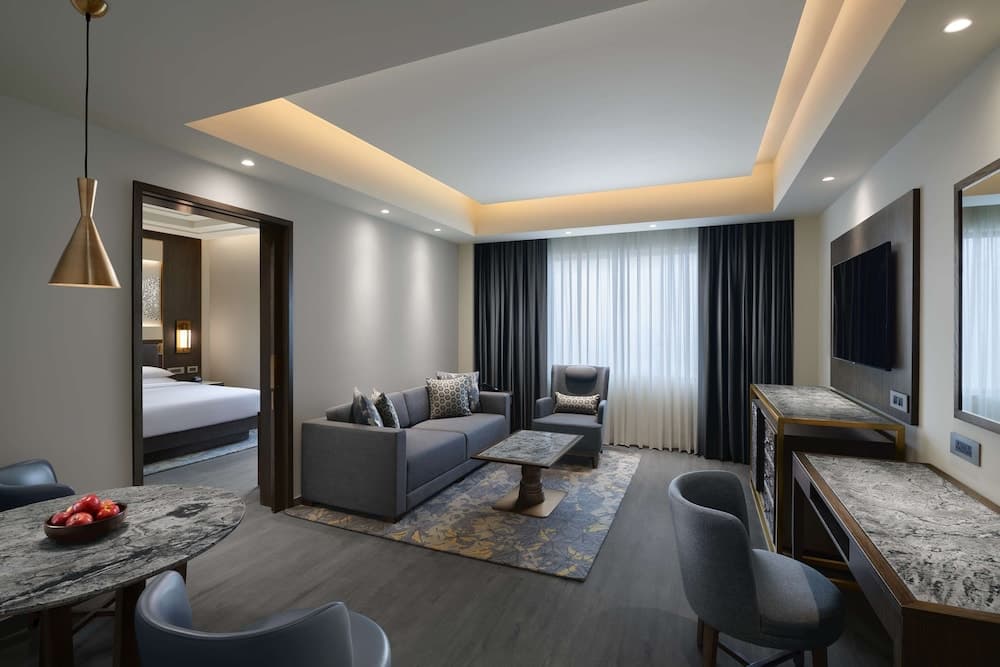 Regency Executive Suite(Pool View)
