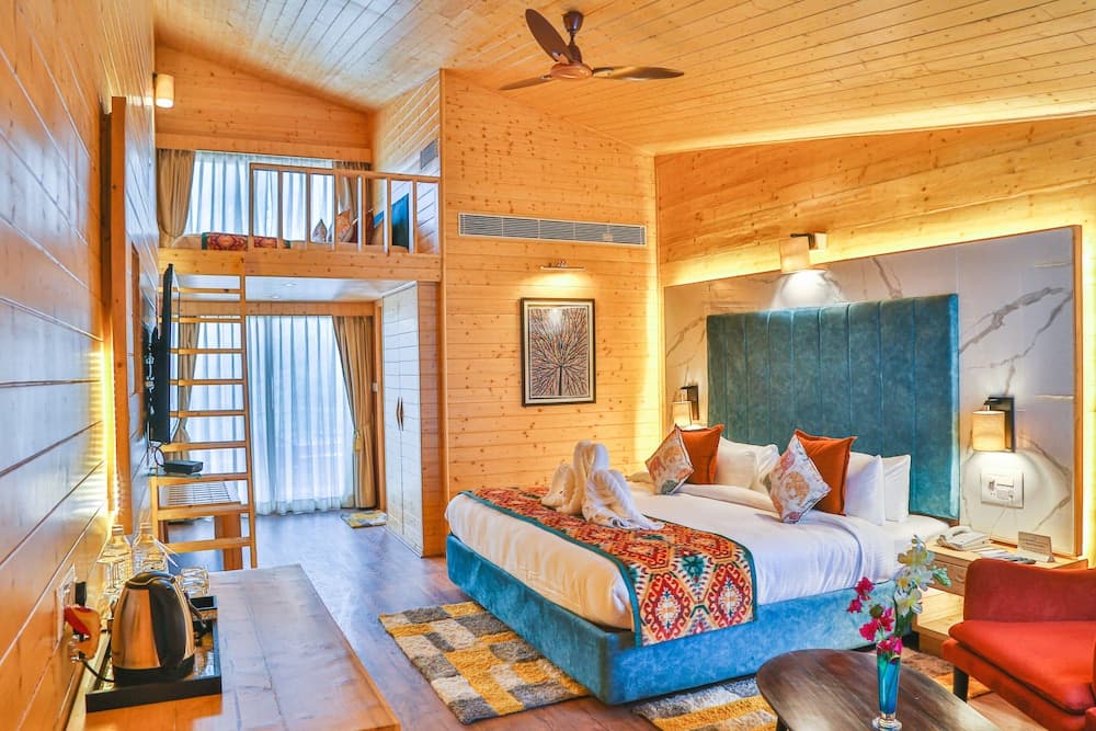 Luxury Sajjan Chalet with Private Pool Hi Tea And Adventure Access