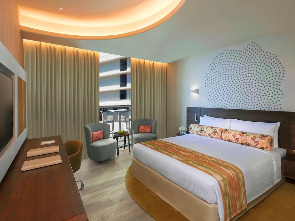 Deluxe King Balcony Room