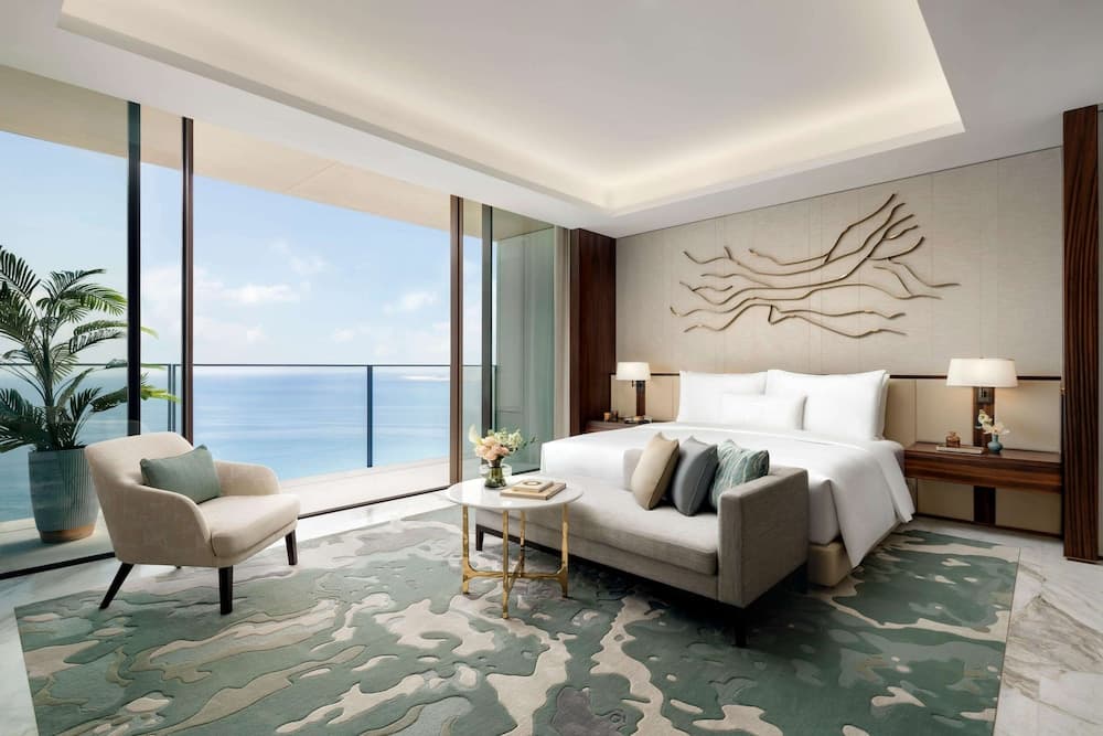 Royal Club King Sea View Room