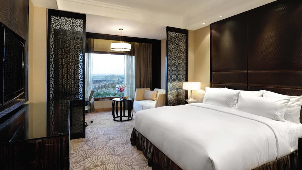 Business King Room