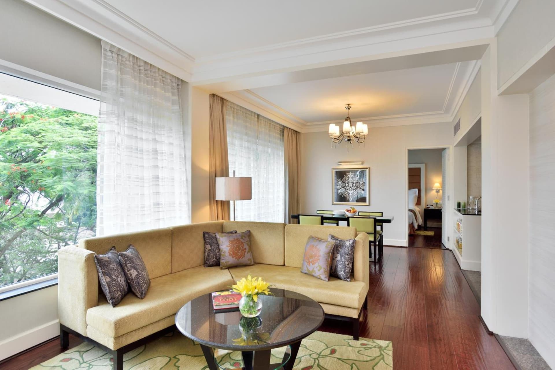 Queen Lake View Room
